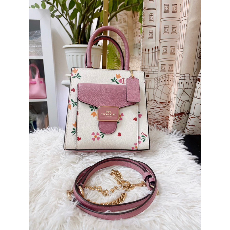 กระเป๋าสะพาย ขาวชมพูลายดอก 6.5 นิ้ว Coach C7599 COACH MINI PEPPER CROSSBODY WITH HEART PETAL PRINT