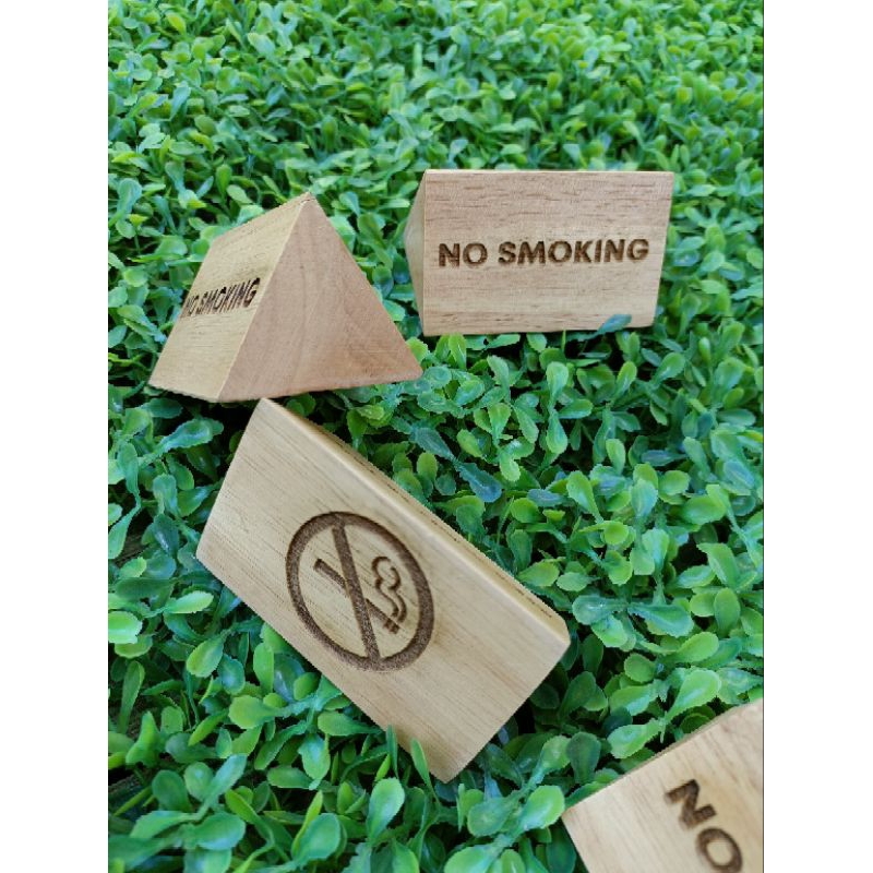 ป้ายตั้งโต๊ะไม้ ป้ายไม้ทรงสามเหลี่ยม ป้ายห้ามสูบบุหรี่ ป้ายตั้งโต๊ะ ทำจากไม้ยางพารา 5x5x8cm.(เลเซอร์ตามสั่งได้ค่ะ) - รูปที่ 5