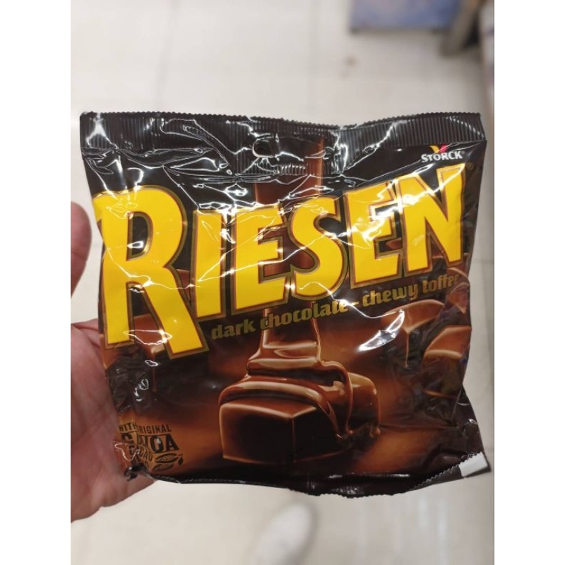 Riesen Dark Chocolate Chewy Toffee150g. ลูกอมรส ช็อคโกแลตเคลือบช็อคโกแลต 150 กรัม