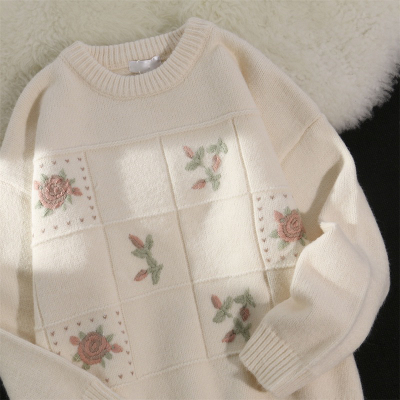 CHERISH (พร้อมส่ง) D42 เสื้อคลุมแขนยาว แบบสวม Sweater สีขาวงานปัก พาสเทล ลายดอกไม้