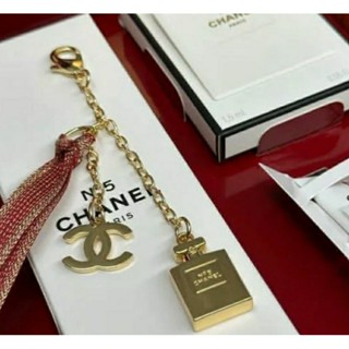 พวงกุญแจ No5 CHANEL PERFUME เป็นงาน CHANEL HOLIDAY CHRISTMAS GOLD CHARM LOGO ของแท้100% แถมจัดส่งให้ฟรีค่ะ