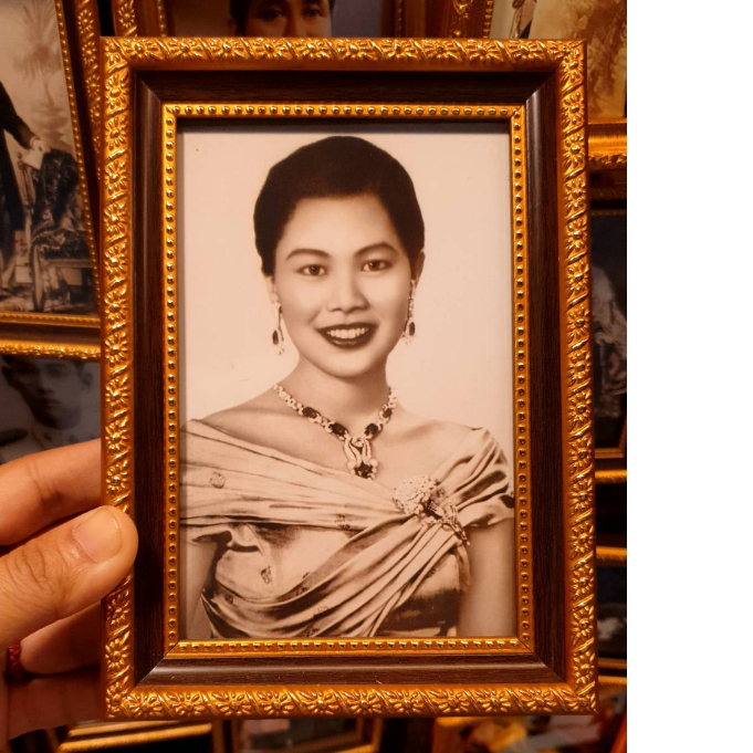 กรอบรูป พระราชินี ขนาด13x19 ซม.