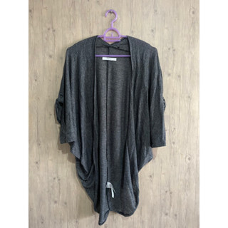 เสื้อคลุมทำงาน ลำลอง ผ้าบาง Azul moussy Japan สีเทาเข้ม มีสายกระดุมปรับแขนเสื้อ อก 48” ยาว 33” สำหรับคนสูง 155