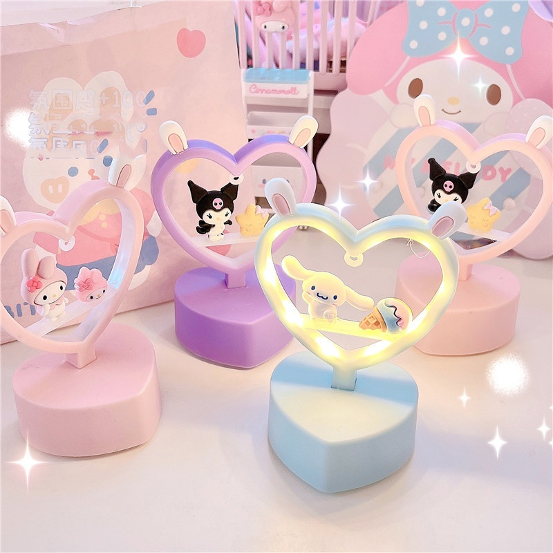 SANRIO โคมไฟกลางคืน ขนาดเล็ก รูปหัวใจ และการ์ตูน Kuromi Cinnamonroll Melody สำหรับตกแต่งบ้าน ไฟห้องนอน โคมไฟตั้งโต๊ะ