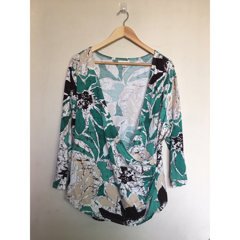 Coldwater Creek อกหน้าผ้า 52 นิ้ว XL ทรงป้าย wrap blouse ผ้ายืด ลายกราฟฟิค