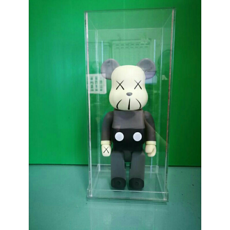 สินค้าพร้อมส่ง กล่องอะคริลิคครอบโมเดล Bearbrck 400 ขนาด15x15x30 cm กล่องใส่ แบร์บริค ฐาน 3 สี ขาว/ดำ/ใส