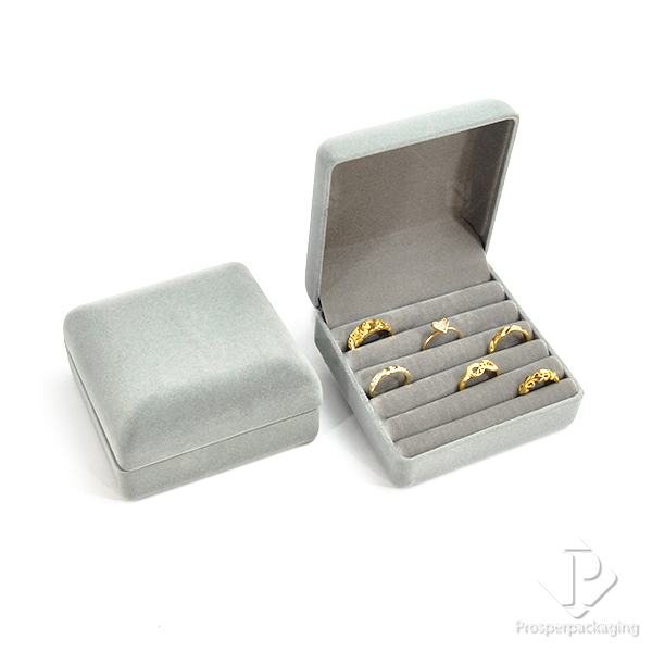 กล่องใส่แหวนชุด กล่องแหวนกำมะหยี่ สามารถใส่ได้ทั้งแหวน และ ต่างหู แบบเสียบ