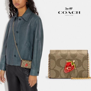 กระเป๋าสตางค์ สะพายข้าง สายโซ่ สตรอเบอรี่ Coach Mini Wallet On A Chain In Signature Canvas With Strawberry CH355 4นิ้ว