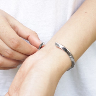 Meless | Cuff Bangle กำไลสแตนเลสสีเงิน