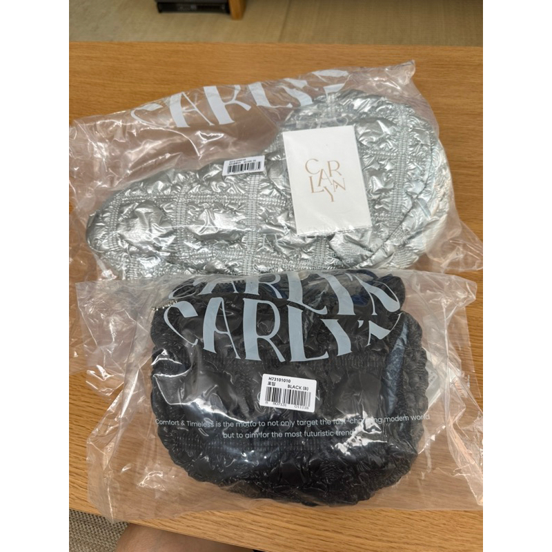 carlyn cozy glaze สีเงิน / poing black จาก shop สยามดิส ของใหม่ป้ายห้อย