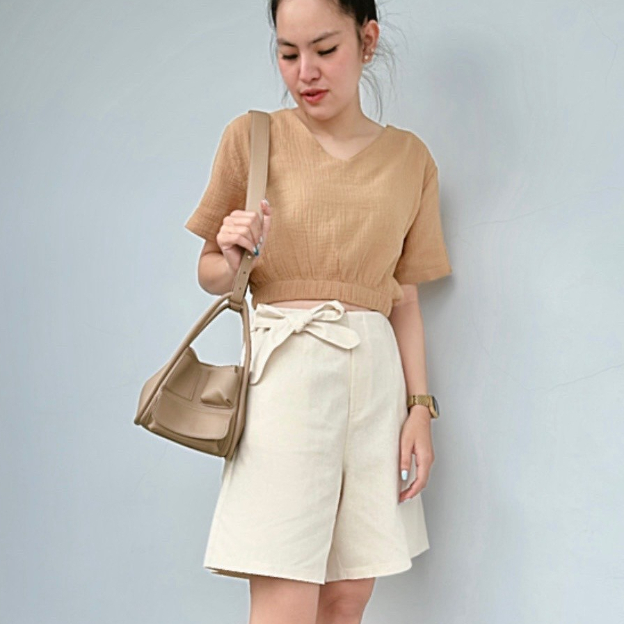 เสื้อสาลูคอวี สีสัน สดใส ผ้านุ่ม ระบายอากาศได้ดี ช่วงเอวยืดได้เย้อะ