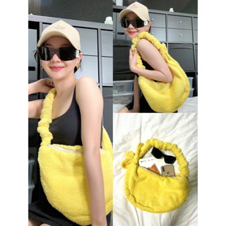 กรอกโค้ด U3DR5AGE ลด 45.- Fluffy cozy bag กระเป๋าขนนุ่ม ปรับสายได้ มีกระเป๋าด้านใน