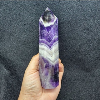 แท่งหินเชฟรอนอเมธิสต์ หินอเมทิสต์ อเมทิสต์(chevron Amethyst)Amethyst สูง 16 ซม.กว้าง 4.5 ซม.หนา 3.6 ซม.น้ำหนัก 408 g.