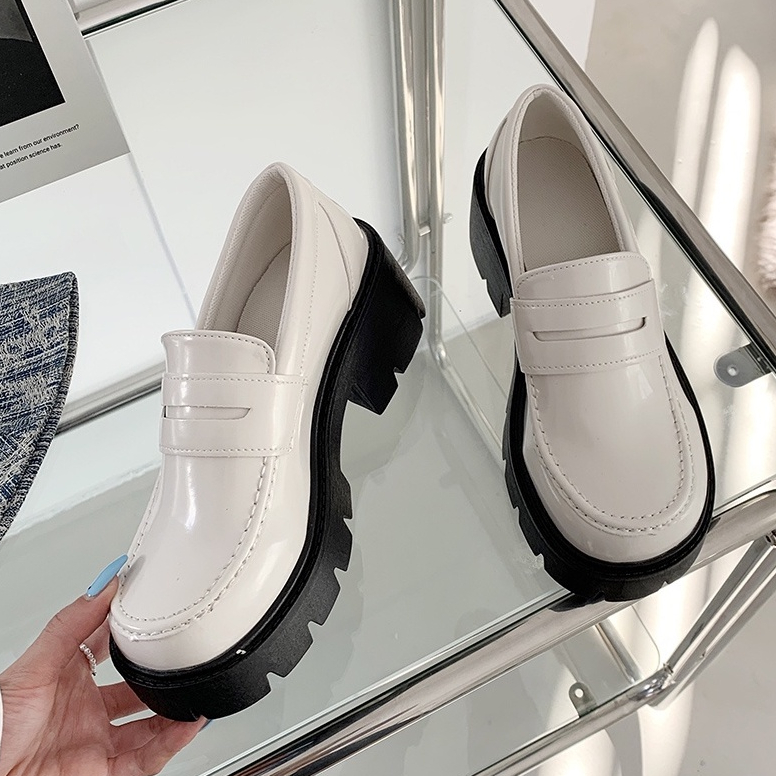 OhBlablaShoes พร้อมส่ง รองเท้าคัชชู ส้นตึก หนังเงา สีขาว (ออกครีมนิดๆ)