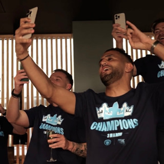 เสื้อยืด Man City ฉลองแชมป์พรีเมียร์ลีก 3 สมัยซ้อน 🏆🏆🏆
