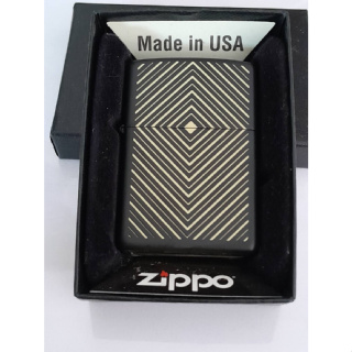 ZIPPO 49219 BOX  DESIGN  BLACK MATTE LASER ENGRAVE   สีดำเมทาลิค ลายแบบเลเซอร  ของใหม่ไม่ผ่านการใช้งาน  มาพร้อมกล่อง