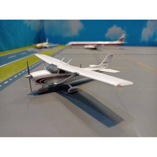 Gemini Jets: GGCES012 1:72 Cessna 172S Skyhawk SP N176ME