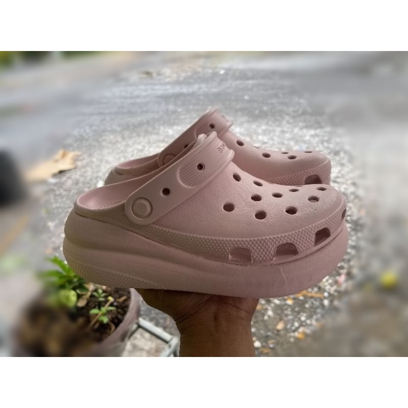 Crocs Collection รองเท้าแตะ รองเท้าเสริมส้น UX Classic Crush Clog แบบสุดฮิตมาใหม่