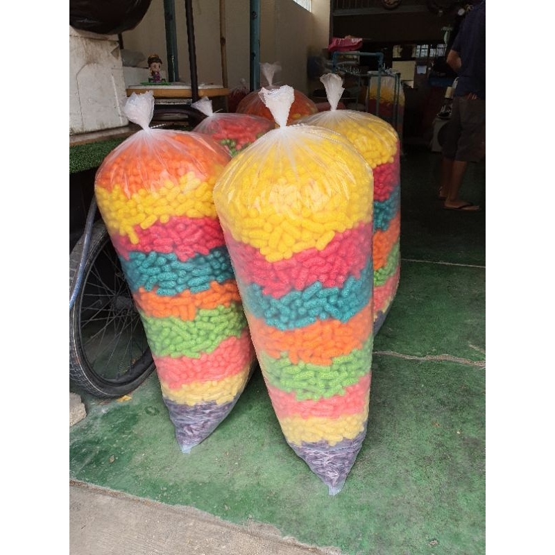 อาหารปลาทำกระทง อาหารปลาข้าวโพดหลากสีน้ำหนัก 3-4 kg.ใส่เต็มถุงยึดถุงเป็นหลัก