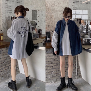 เสื้อเชิ้ตยีนส์ แขนยาว ผ้ายีนส์ด้านหน้า ต่อผ้าคัตตอนลายริ้วปักอักษรด้านหลัง สไตล์รุ่นใหม่