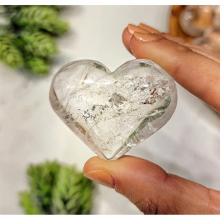 1 Pc Natural Clear Quartz Heart / Clear Quartz is Known as Master Healer / For Collection Gift And Decoration.