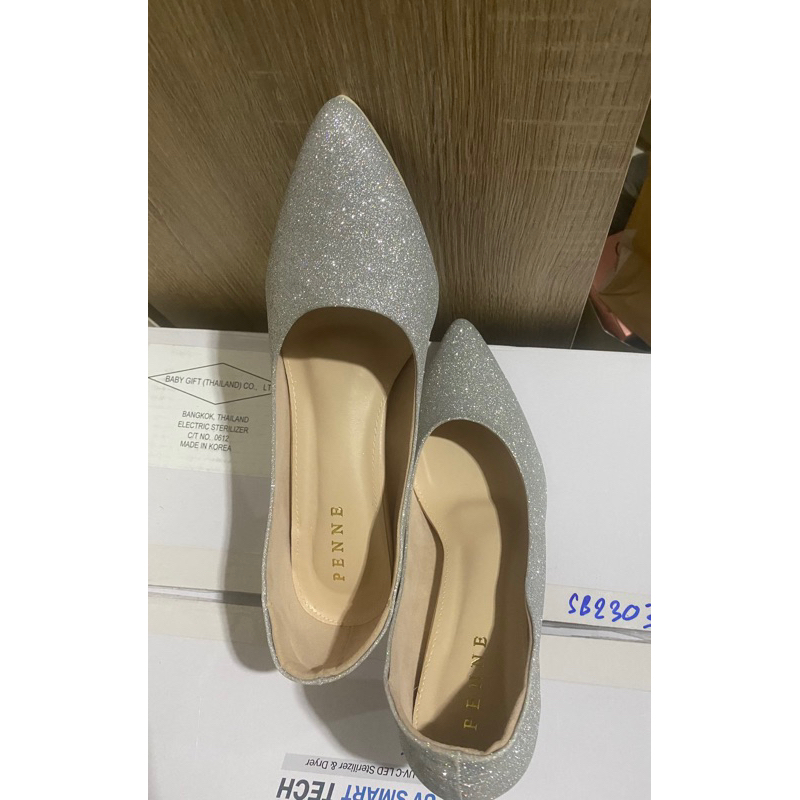 รองเท้า PENNE หัวแหลม กริตเตอร์ ใส่ 1 ครั้ง สูง 3 นิ้ว size 39