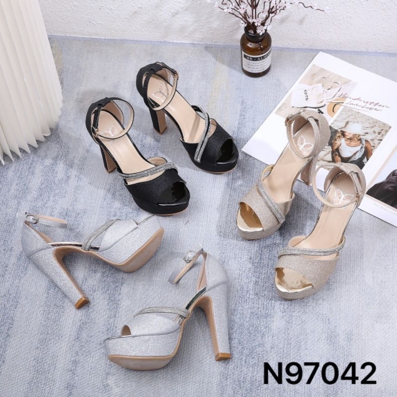 97042 รองเท้าส้นสูง​ รองเท้านางงาม​ ส้นสูง​ 5นิ้ว​ ด้านหน้าเสริมสูง​ แบบรัดข้อ​ ประดับเพชรวิบวับ​ สวยยยยย ​
