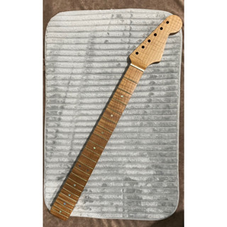 Custom Strat 21 Frets  Roasted Flame Maple Neck