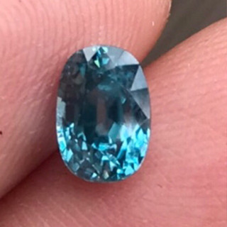 1.58ct พลอยเพทายฟ้ากัมพูชา 7x5mm VS Oval Natural Gentle Heat Blue Zircon ,Cambodia