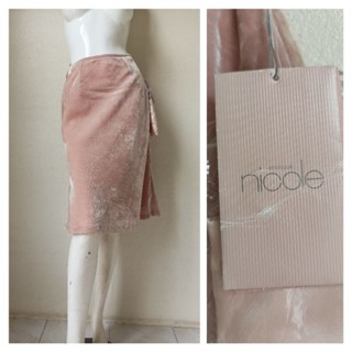 nicloe กระโปรง สีชมพูอ่อน มีซับใน  ผ้ากำมะหยี่ Size 38 รอบเอว 26 นิ้วค่ะ