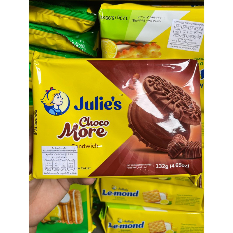 จูลี่ส์ ช็อคโก มอล์ล  132กรัม ขนมปังกรอบสอดไส้ช็อกโก มอล์ล Julie's choco more Sandwishแพ็คเก็จใหม่