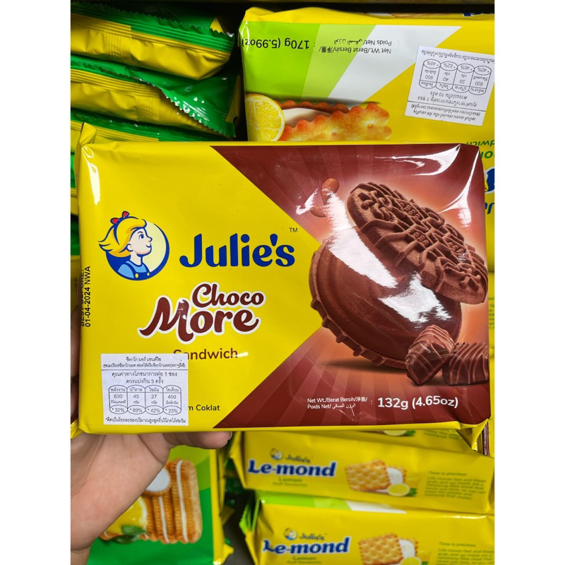 จูลี่ส์ ช็อคโก มอล์ล 132กรัม ขนมปังกรอบสอดไส้ช็อกโก มอล์ล Julie's choco more Sandwishแพ็คเก็จใหม่