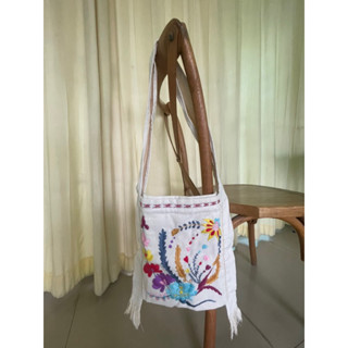 ย่าม กระเป๋าสะพาย กระเป๋าผู้หญิง ย่าม ผ้าดิบ สีขาว ปักมือ งาน Handmade Tote Bag