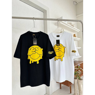 พร้อมส่ง🌻เสื้อยืดOversize ลาย อมยิ้มปิดตาDREW