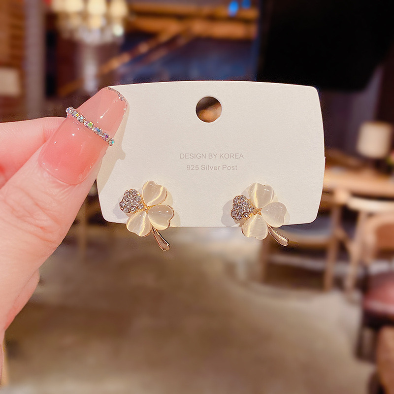 🔥พร้อมส่ง 🔥 BYB ต่างหู be your bag ก้านเงินแท้ S925 ใบ Clover 4 แฉก Code 2029(ฺB6)