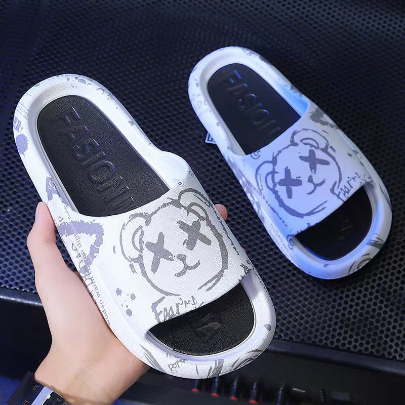 รองเท้าแตะของผู้ชายลายหมี แบบสวม  นุ่ม ใส่สบาย แฟชั่นผู้ชายเรียบง่าย นิ่มเหมือนเหยียบขี้ ผู้หญิงใส่ได้-566