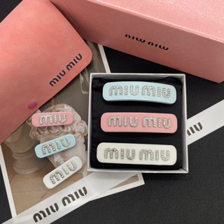 MIU MIU Plexiglas and metal hair clip กิ๊บ มิว มิว ฝังเพชร สไตล์เกาหลี  สีพาสเทล งานชนช๊อป มี 2 แบบ