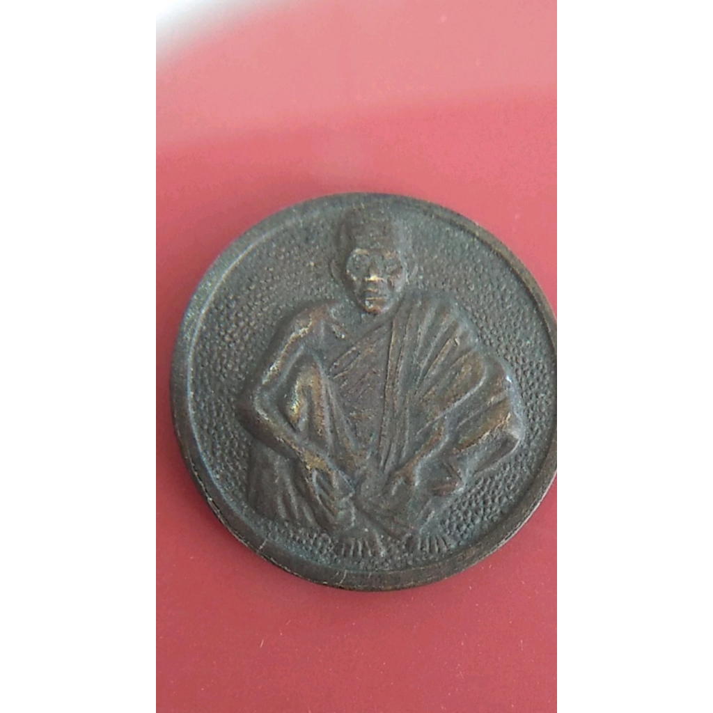 เหรียญกลม หลวงพ่อคูณ ปริสุทโธ วัดบ้านไร่ จ.นครราชสีมา รุ่นฮกลกซิ่ว พ.ศ. 2534 เนื้องานเก่าสวยตามยุค หายากมาก ด้านหลังภาษา