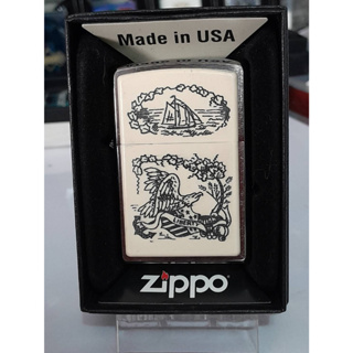 ZIPPO 29517  SCRIMSHAW  LIBERTY  EAGLE  EMBLEM ATTACHED ผลิตปี2017  สีเงินผิวโครเมี่ยมขัดด้าน ติดพิณนูนจากโรงงาน ของใหม่