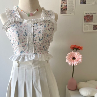 🌷something cute🌷เสื้อครอปสายเดี่ยว ผูกโบหลัง ระบายรอบตัวลายดอก