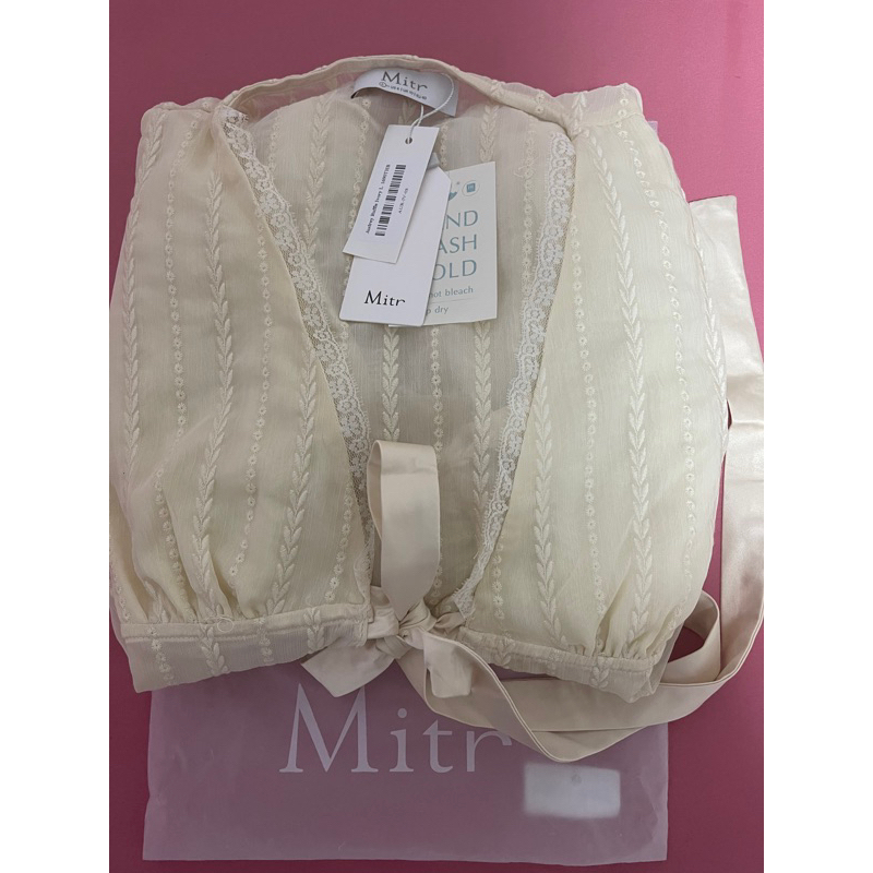 ส่งต่อ Mitr Audrey Lace Blouse ไซส์ L