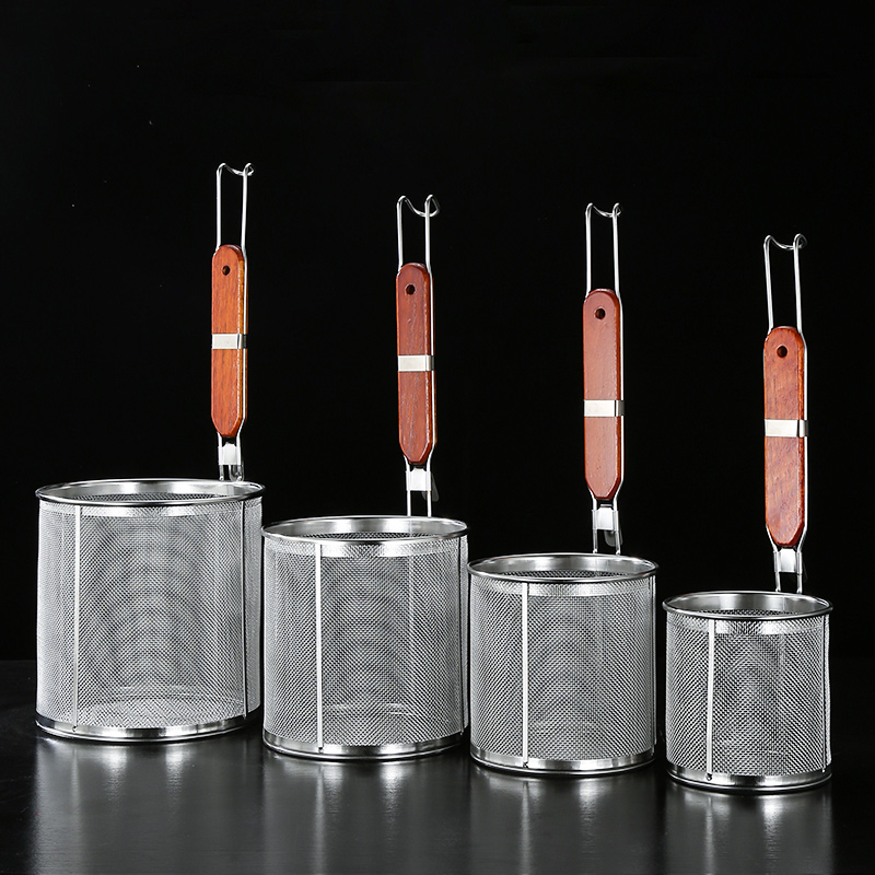 กระชอนสแตนเลส กระชอนกรองอาหารผัดเผ็ดช้อนตักก๋วยเตี๋ยวกระชอนตักซุปตะแกรงลวกผักกระชอนใหญ่กระชอนใหญ่ กระบวยด้ามไม้ ด้ามไม