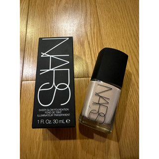 ขวดเปล่า : รองพื้น Nars : sheer glow พร้อมกล่องของแท้นะคะ ซื้อจาก kingpower