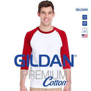 GILDAN® เสื้อยืดไหล่สโลป แขนสามส่วน - ตัวขาว แขนแดง