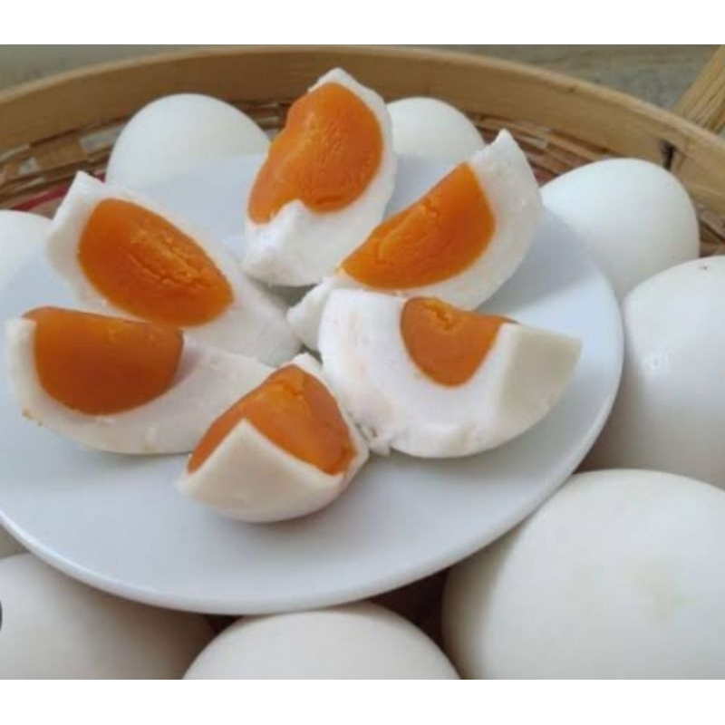ไข่เข็ม  เป็ดไล่ทุ่ง เลี้ยงธรรมชาติ ไข่แดงๆ มันๆ ไม่เค็มมาก 1ชุดมี 5 ลูก 80บาท