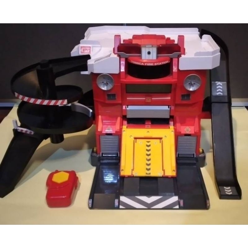 Tomy Tomica Fire Station สถานีดับเพลิง รางรถ