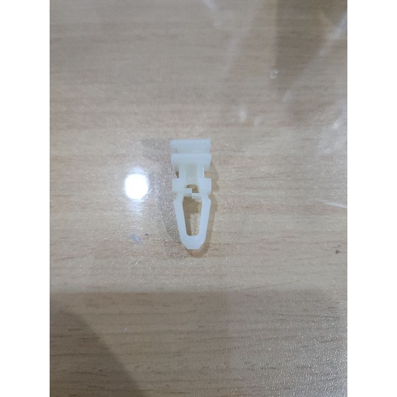 หมุดยึดพลาสติกปิดพรม BMW E46