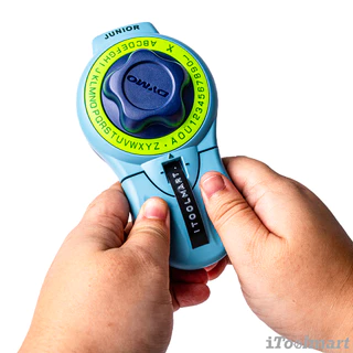DYMO เครื่องปั๊มอักษร Embossing Junior พร้อมเทปสีดำ 1 ม้วน