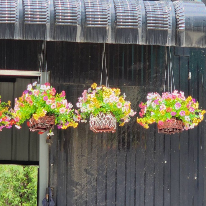 กระเช้าแขวนดอกไม้เทียม ดอกผีเสื้อ, ดอกเดซี่ ดอกกล้วยไม้ สีสันสดใส ตกแต่งบ้าน ร้านค้า ให้ดูสดชื่น - รูปที่ 7