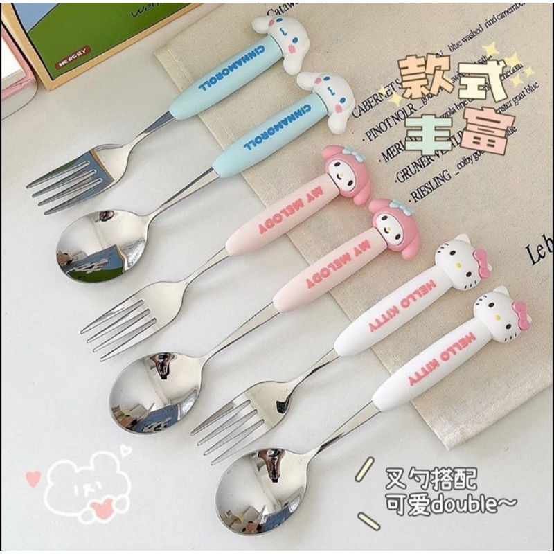 ชุดช้อน-ส้อม งานสวยน่ารัก มี 3 ลาย คิตตี้ มายเมย์ ชินนาม่อน ราคาชุดละ 109 บาท